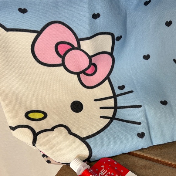 Hello Kitty Gift Set - Picture 15 of 15